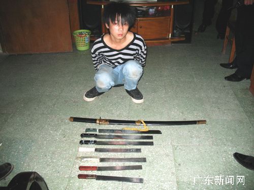 20名无知青年持刀群殴