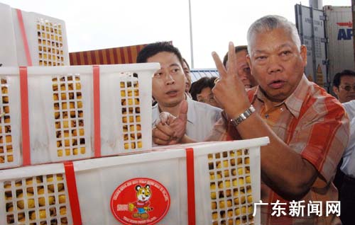 总理沙玛·顺通卫前往广州江南水果批发市场参