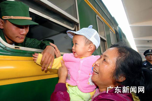 广东茂名市2008年冬季首批新兵入伍(图)