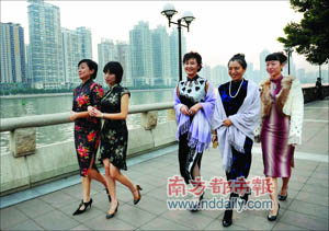 女儿一岁就穿旗袍 广州师奶成立旗袍俱乐部