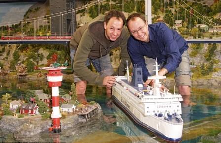 德兄弟打造世界最大模型火车 花800万英镑