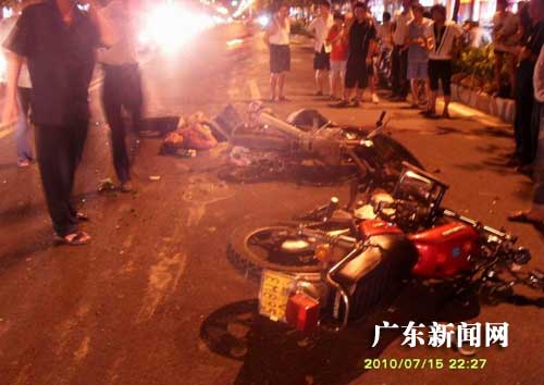 揭阳市东山区三号路发生一起摩托车互撞交通事