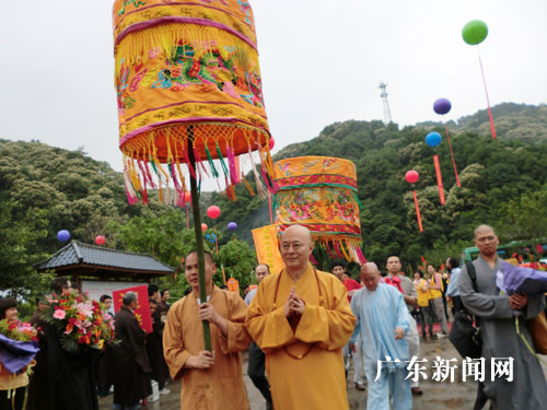 台湾海涛法师在王山寺参加水陆法会(组图)
