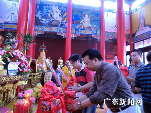 台湾海涛法师在王山寺参加水陆法会(组图)