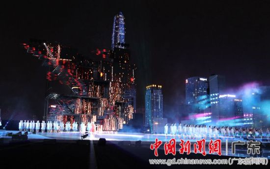 深圳举行庆祝改革开放40周年大型综艺晚会