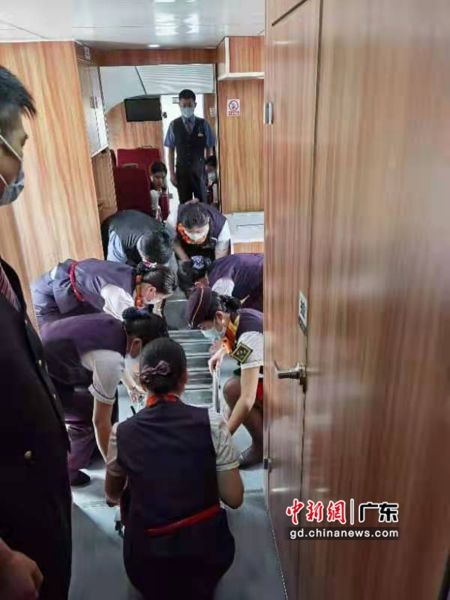 广铁集团广州客运段开展动车组列车故障应急演练
