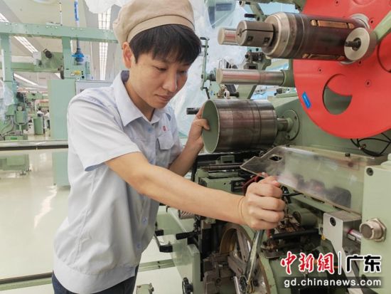 邹婷做实操示范。许金龙摄