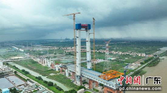 深江高铁洪奇沥水道公铁大桥建设取得关键突破。通讯员 供图 深江高铁洪奇沥水道公铁大桥建设取得关键突破。通讯员 供图