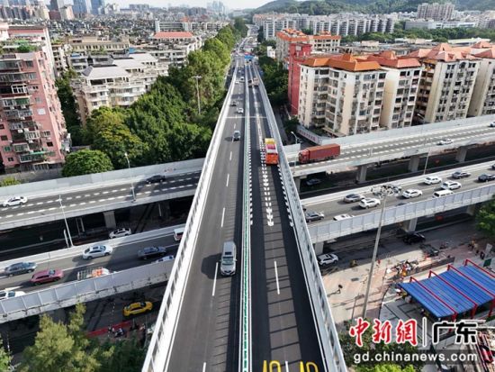 下塘西路立交华丽蝶变。中交二航局 供图 下塘西路立交华丽蝶变。中交二航局 供图