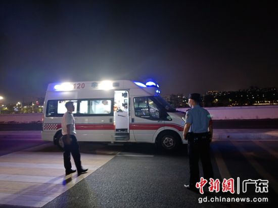 救援现场。东莞南站派出所供图 救援现场。东莞南站派出所供图