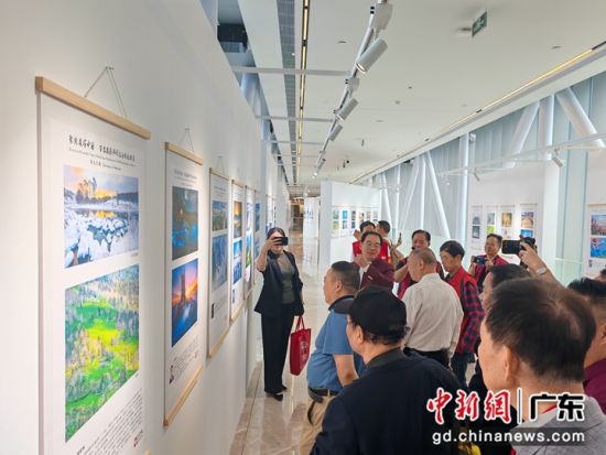 《聚焦大美中国》百名摄影师摄影艺术展广州展正式开幕。郭军 摄 《聚焦大美中国》百名摄影师摄影艺术展广州展正式开幕。郭军 摄
