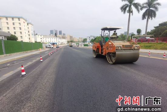 ��·�������ӳ�������̯��ʩ���ֳ����н����ֹ�ͼ