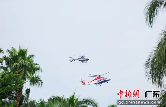 全运会火炬空中传递。彭程 摄 全运会火炬空中传递。彭程 摄