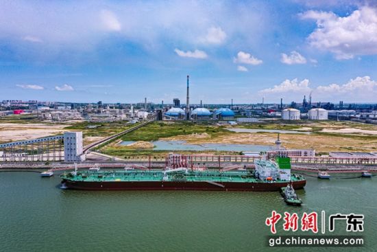 中科炼化航煤出厂。林江海 摄 中科炼化航煤出厂。林江海 摄