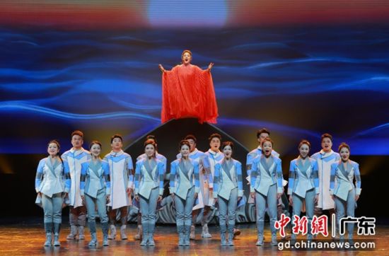 深圳南山原创《追光》摘得“群星奖”。通讯员 供图 深圳南山原创《追光》摘得“群星奖”。通讯员 供图