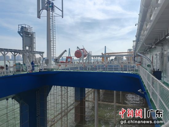 “湛江湾1号”养殖平台。谢剑锋 摄 “湛江湾1号”养殖平台。谢剑锋 摄