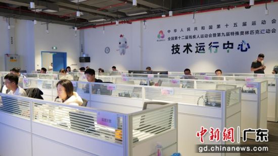 �й���ͨ���ʮ���˻ῪĻʽͨ�ŷ����Ϲ����� (ͨѶԱ��ͼ)