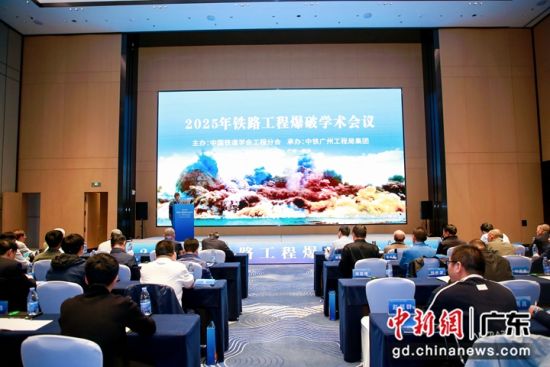 2025����·���̱���ѧ������14���ڹ����ٿ������췽 ��ͼ