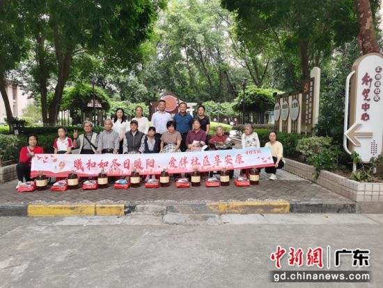 图为捐赠仪式现场。 (通讯员 供图) 图为捐赠仪式现场。 (通讯员 供图)