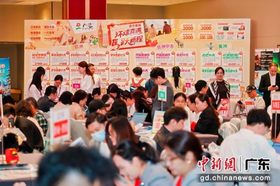 热卖会现场。李志强 摄 热卖会现场。李志强 摄