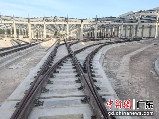 南海区有轨电车里水示范段工程项目车辆段轨道区及检修咽喉库铺设完工。中铁四局 供图 南海区有轨电车里水示范段工程项目车辆段轨道区及检修咽喉库铺设完工。中铁四局 供图
