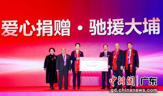 爱心捐款。主办方供图 爱心捐款。主办方供图
