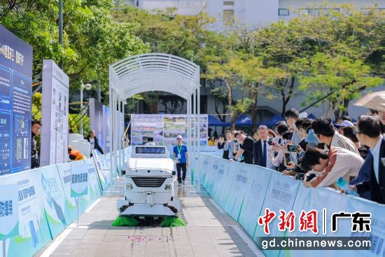 酷哇独角兽机器人正在进行专项竞赛。主办方供图 酷哇独角兽机器人正在进行专项竞赛。主办方供图