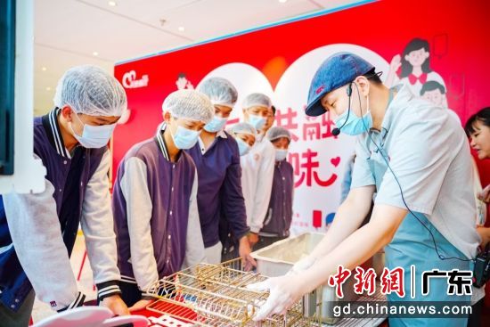 ͬѧ��ӻԾʵ����ͨѶԱ ��ͼ