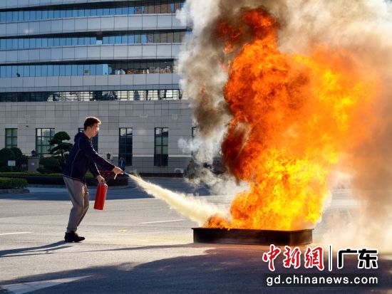 ��չ־Ը������Ա���ܾ���������Ȩ ��