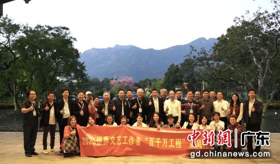 广东省委统战部近日组织全省侨界文艺工作者代表30多人深入广州市、惠州市两地开展“百千万工程”采风活动。主办方 供图 广东省委统战部近日组织全省侨界文艺工作者代表30多人深入广州市、惠州市两地开展“百千万工程”采风活动。主办方 供图