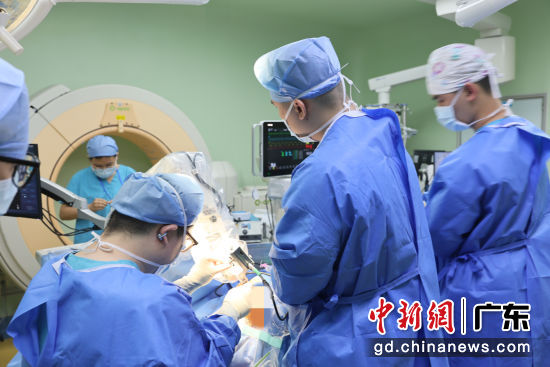 ͼΪ�����˸����µ������̼���(DBS)���㶫ʡ�ڶ�����ҽԺ ��ͼ