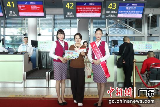 12��24�գ������Ϻ�CZ5172����(����-�人)����Ůʿ�����˵س�Ϊ���ǻ���2025���1000�����ÿ͡��Ϸ����� ��ͼ