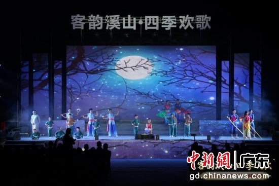 “客韵溪山・四季欢歌”连平县冬季“村晚”现场。主办方 供图 “客韵溪山・四季欢歌”连平县冬季“村晚”现场。主办方 供图