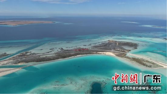 沙特红海拉赫克岛连接路和跨海桥工程项目航拍图。 成史轩 摄 沙特红海拉赫克岛连接路和跨海桥工程项目航拍图。 成史轩 摄