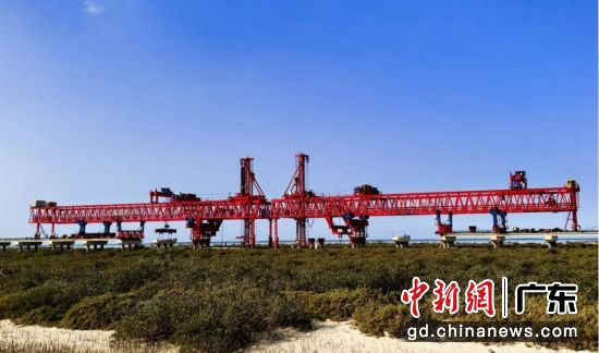 “红海愿景1号”和“红海愿景2号”施工现场。潘铱鸣 摄 “红海愿景1号”和“红海愿景2号”施工现场。潘铱鸣 摄