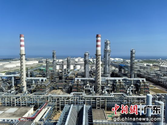 广东石化芳烃装置鸟瞰。赵凤莉 摄 广东石化芳烃装置鸟瞰。赵凤莉 摄