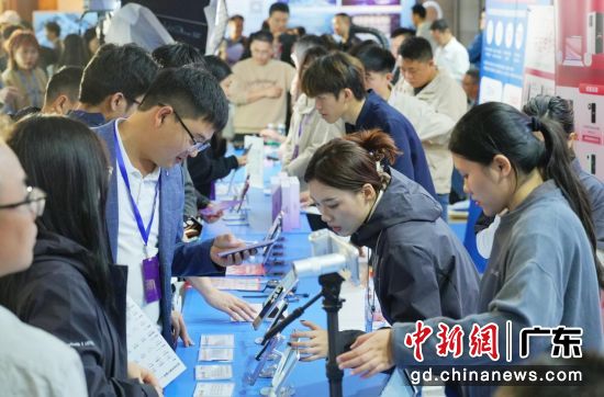 活动现场汇聚2000余款智能产品。东莞市委宣传部供图 活动现场汇聚2000余款智能产品。东莞市委宣传部供图