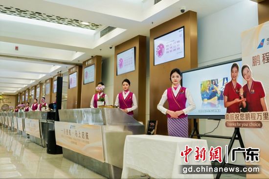 南航深圳全新“木棉值机厅”启用。 南航供图 南航深圳全新“木棉值机厅”启用。 南航供图