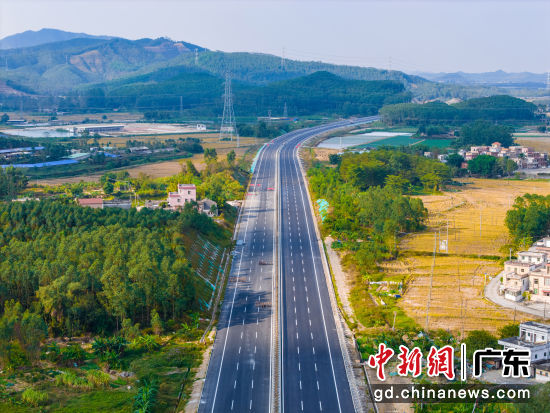 国道G325线鹤山址山至开平塘口段改建工程。黄锐 摄 国道G325线鹤山址山至开平塘口段改建工程。黄锐 摄