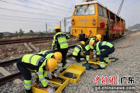 青工技能竞赛现场。陈文杰 供图 青工技能竞赛现场。陈文杰 供图