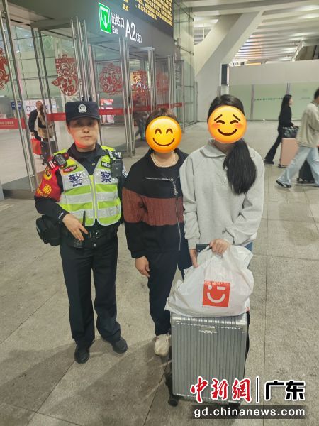 轻信高薪务工的出走少女重见家人。深圳铁警供图 轻信高薪务工的出走少女重见家人。深圳铁警供图