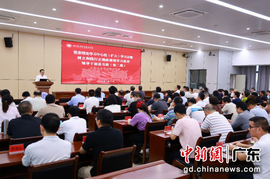 4��14�գ��㶫����ְҵ����ѧԺ�ٰ��쵼�ɲ�����ࡣѧԺ ��ͼ
