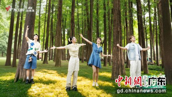 黄英、李鑫一、孙玥琪、王以诺组成“唱游团”。广东卫视 供图 黄英、李鑫一、孙玥琪、王以诺组成“唱游团”。广东卫视 供图