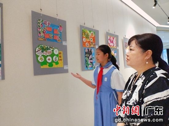 学生介绍作品。主办方 供图 学生介绍作品。主办方 供图
