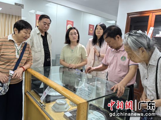 �̺Ʋ�ǳ筲ʴɰ��䡪������������˴ɻ�ʢ��ר���չ18���ڹ㶫ʡ�����ܵ�չ����Ļ��ͼΪ�̺��������ڲι�չ���������⡣���췽 ��ͼ