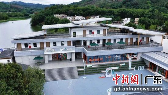“粤桂五乡人·肇梦几字湾”贺江碧道画廊片区化运营启幕。通讯员 供图 “粤桂五乡人·肇梦几字湾”贺江碧道画廊片区化运营启幕。通讯员 供图
