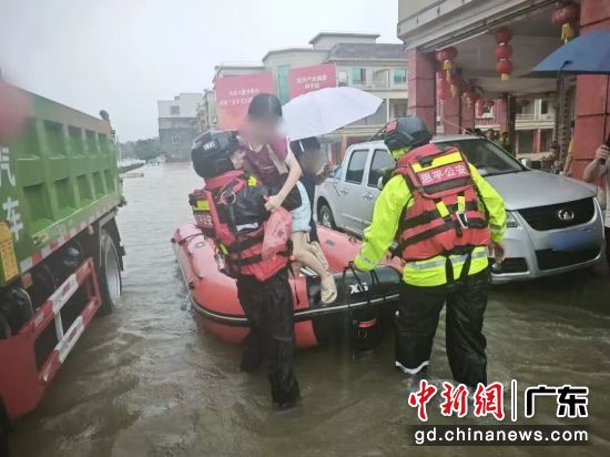 恩平市抗洪队伍急民所急。受访者 供图 恩平市抗洪队伍急民所急。受访者 供图