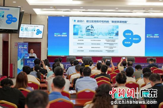 广州市卫健委药政处处长邓锡金解读广州市医工转化支持政策。受访方 供图 广州市卫健委药政处处长邓锡金解读广州市医工转化支持政策。受访方 供图