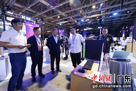 龙岗企业亮相博览会。龙岗供图 龙岗企业亮相博览会。龙岗供图