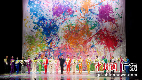 现代舞《心境》在广州大剧院举行世界首演。 广州大剧院 供图 现代舞《心境》在广州大剧院举行世界首演。 广州大剧院 供图